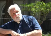 La croix fait partie du quotidien / Pierre Desroches (272e)