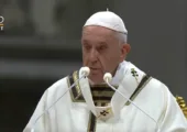 Pape François / Messe de la nuit de Noël 2019 à Rome – Prédication à 42m30